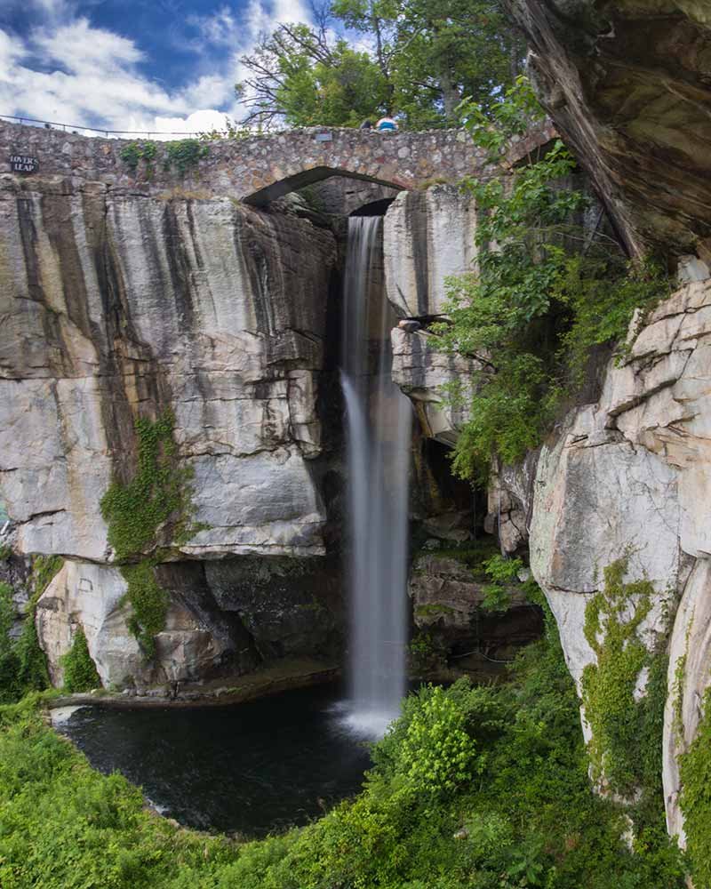 Lover’s Leap Waterfall near Nuwara Eliya