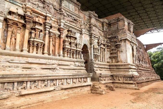 Thivanka Pilimage ancient murals in Polonnaruwa