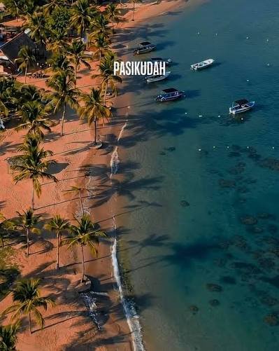 Pasikuda Beach Sri Lanka with clear blue water
