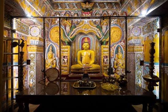 Asgiri Gedige Rajamaha Viharaya in Kandy
