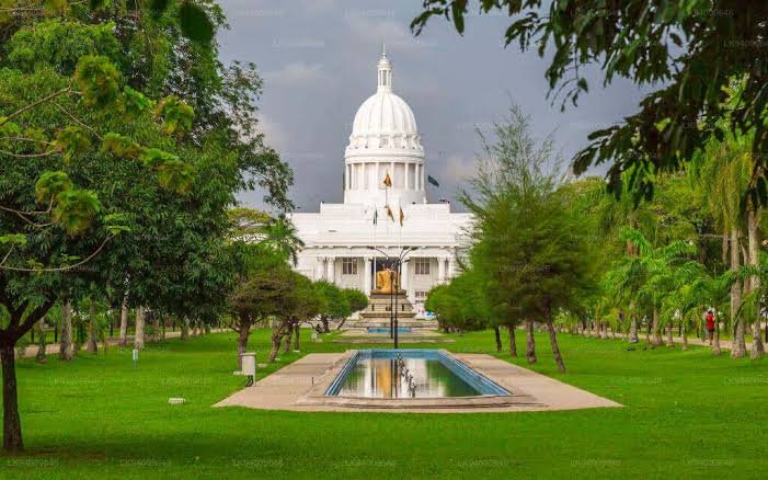 Viharamahadevi Park greenery in Colombo Sri Lanka