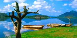 Kandalama Bund and scenic reservoir in Sri Lanka